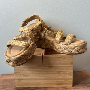 Marc Fisher Genie Platform Sandal Size 7.5